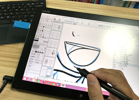 ぽち しゅうまつの小日向さん発売です On Twitter Cintiq Pro 24をお迎えし 作業環境はほぼ完成です 液タブが真っ黒になったのもあり 木のナチュラル感と機器類の締まった黒がいい感じにまとまってきたかな 液タブはこんなアーム エルゴトロンlx で前に出し